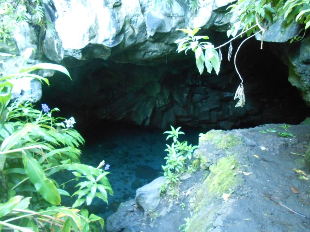 Waianapanapa Caves